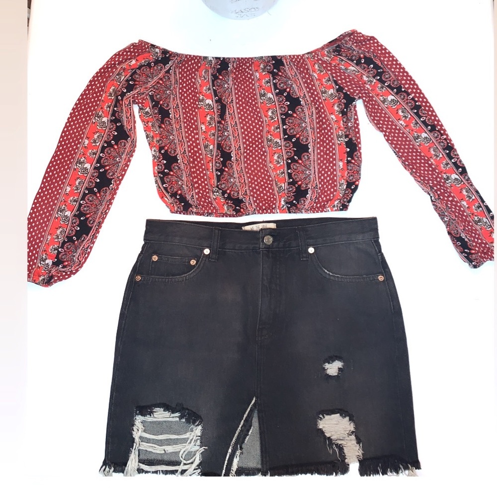 Off the shoulder crop shirt